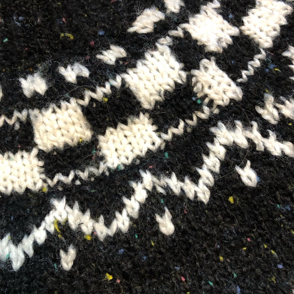 Vintage Black and White Patterned Knit Sweater - Picture 12 of 17